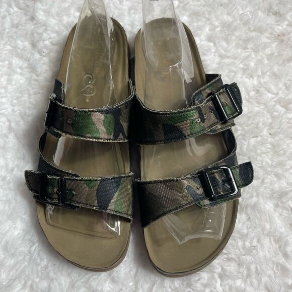 Madden Teddy T camouflage slide on foot bed sandals SZ10M - Picture 1 of 5